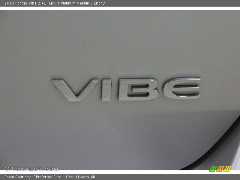 Liquid Platinum Metallic / Ebony 2010 Pontiac Vibe 2.4L