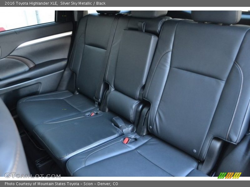 Silver Sky Metallic / Black 2016 Toyota Highlander XLE