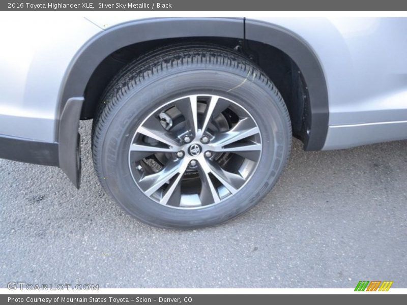 Silver Sky Metallic / Black 2016 Toyota Highlander XLE