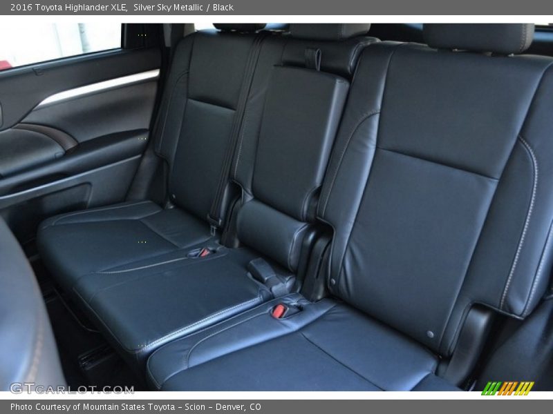 Silver Sky Metallic / Black 2016 Toyota Highlander XLE