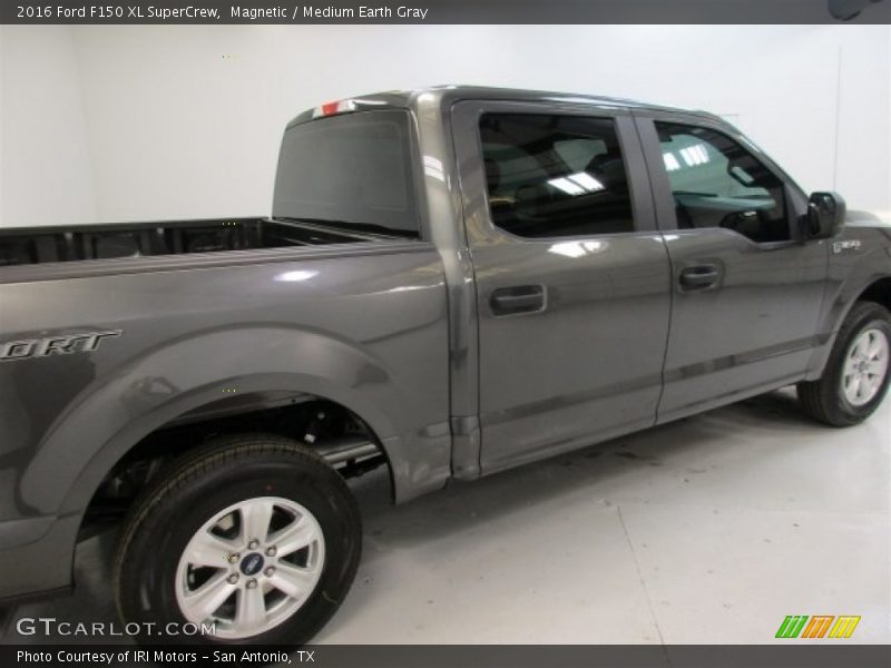 Magnetic / Medium Earth Gray 2016 Ford F150 XL SuperCrew