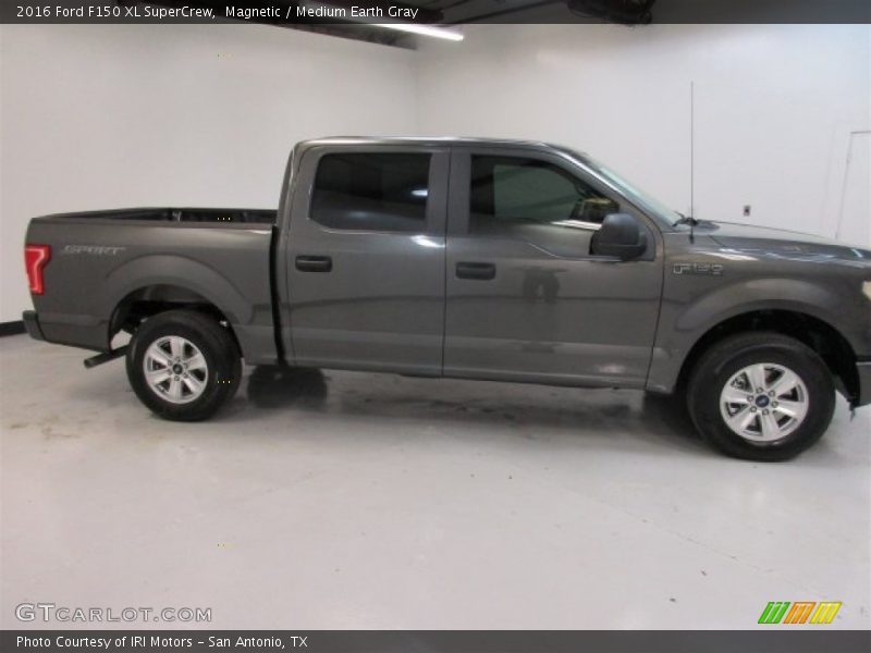 Magnetic / Medium Earth Gray 2016 Ford F150 XL SuperCrew