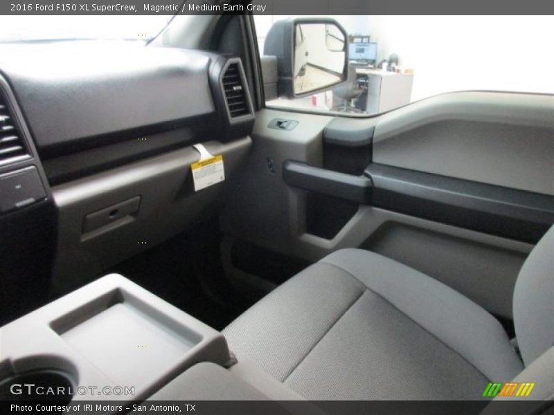 Magnetic / Medium Earth Gray 2016 Ford F150 XL SuperCrew
