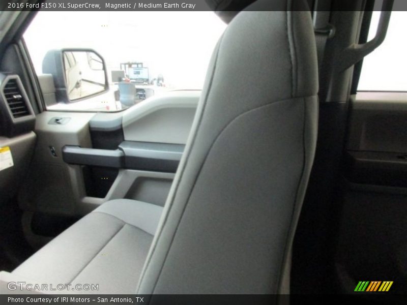 Magnetic / Medium Earth Gray 2016 Ford F150 XL SuperCrew