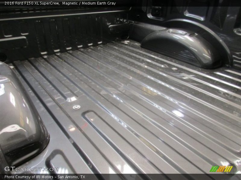 Magnetic / Medium Earth Gray 2016 Ford F150 XL SuperCrew