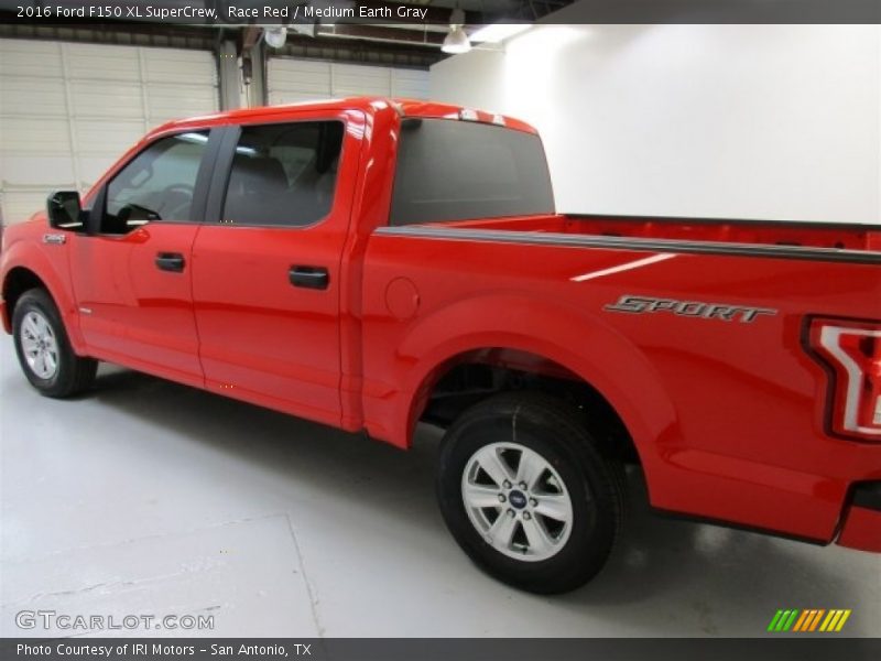 Race Red / Medium Earth Gray 2016 Ford F150 XL SuperCrew
