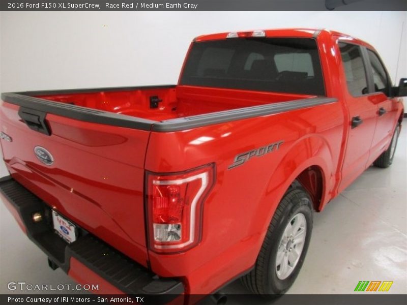 Race Red / Medium Earth Gray 2016 Ford F150 XL SuperCrew