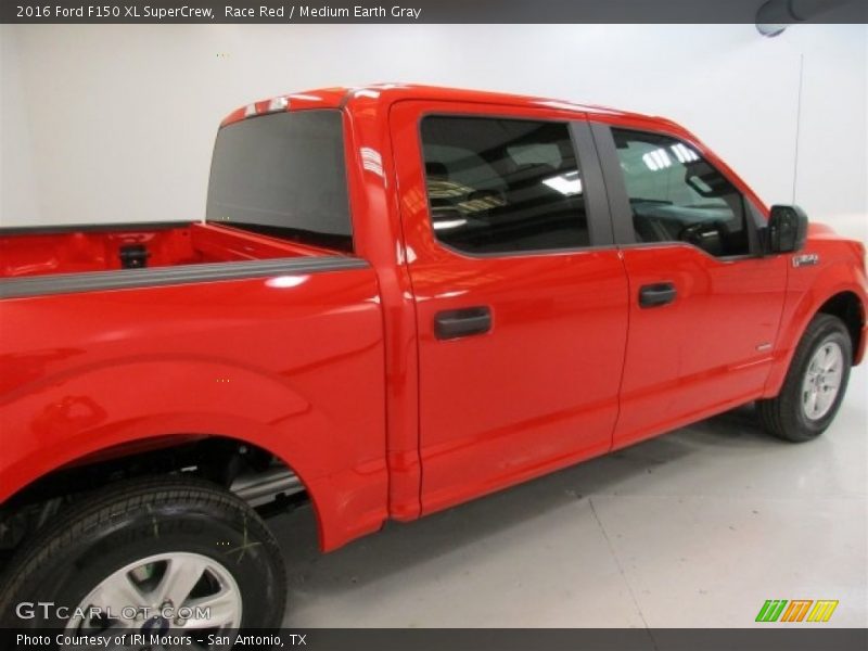 Race Red / Medium Earth Gray 2016 Ford F150 XL SuperCrew