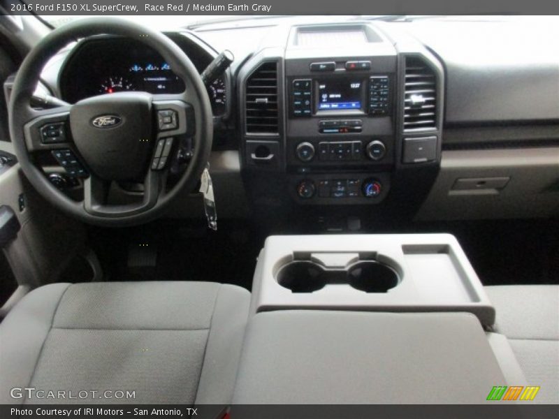 Race Red / Medium Earth Gray 2016 Ford F150 XL SuperCrew