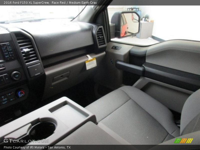 Race Red / Medium Earth Gray 2016 Ford F150 XL SuperCrew