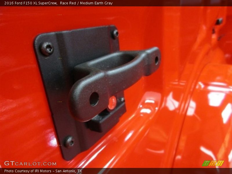 Race Red / Medium Earth Gray 2016 Ford F150 XL SuperCrew