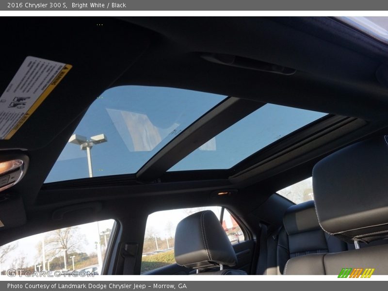 Bright White / Black 2016 Chrysler 300 S