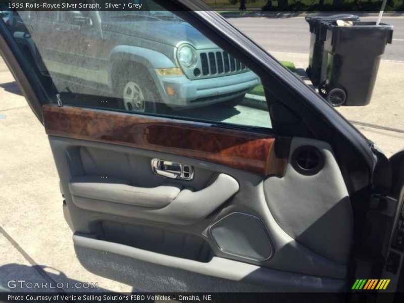 Silver / Grey 1999 Rolls-Royce Silver Seraph