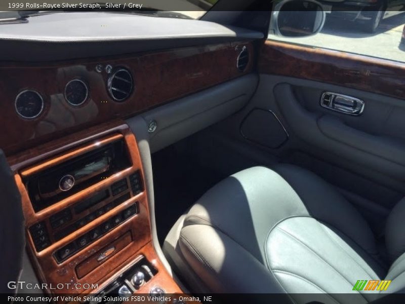 Silver / Grey 1999 Rolls-Royce Silver Seraph