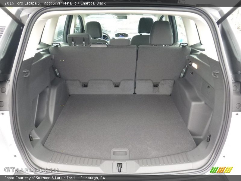 Ingot Silver Metallic / Charcoal Black 2016 Ford Escape S