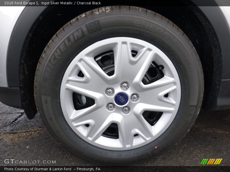 Ingot Silver Metallic / Charcoal Black 2016 Ford Escape S