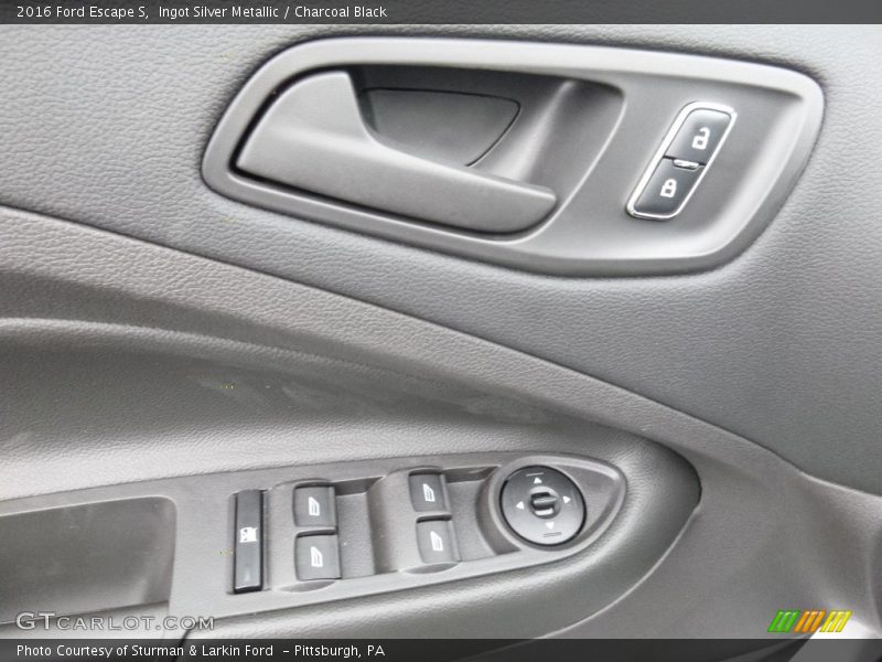 Ingot Silver Metallic / Charcoal Black 2016 Ford Escape S