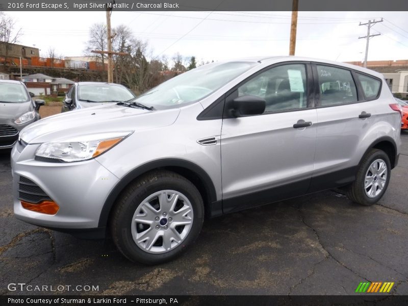 Ingot Silver Metallic / Charcoal Black 2016 Ford Escape S