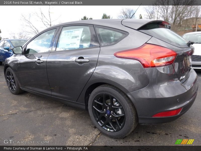 Magnetic / Charcoal Black 2016 Ford Focus SE Hatch