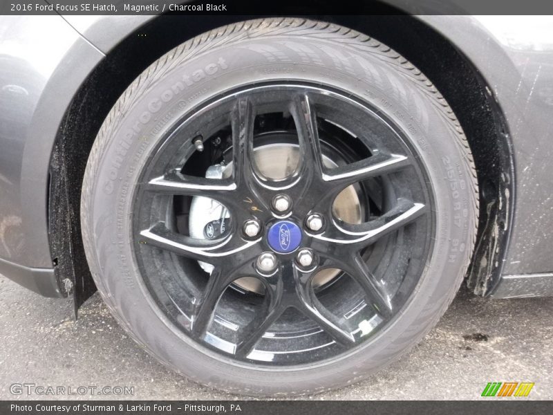 Magnetic / Charcoal Black 2016 Ford Focus SE Hatch