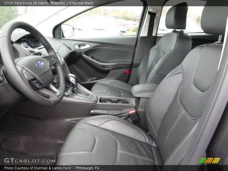 Magnetic / Charcoal Black 2016 Ford Focus SE Hatch