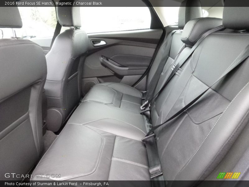 Magnetic / Charcoal Black 2016 Ford Focus SE Hatch