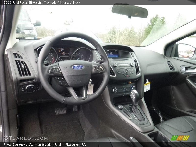 Magnetic / Charcoal Black 2016 Ford Focus SE Hatch