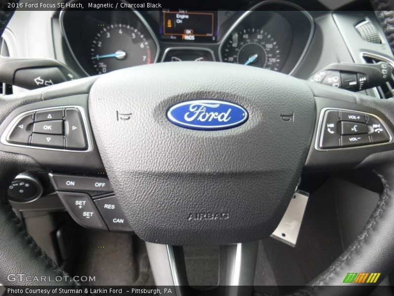 Magnetic / Charcoal Black 2016 Ford Focus SE Hatch