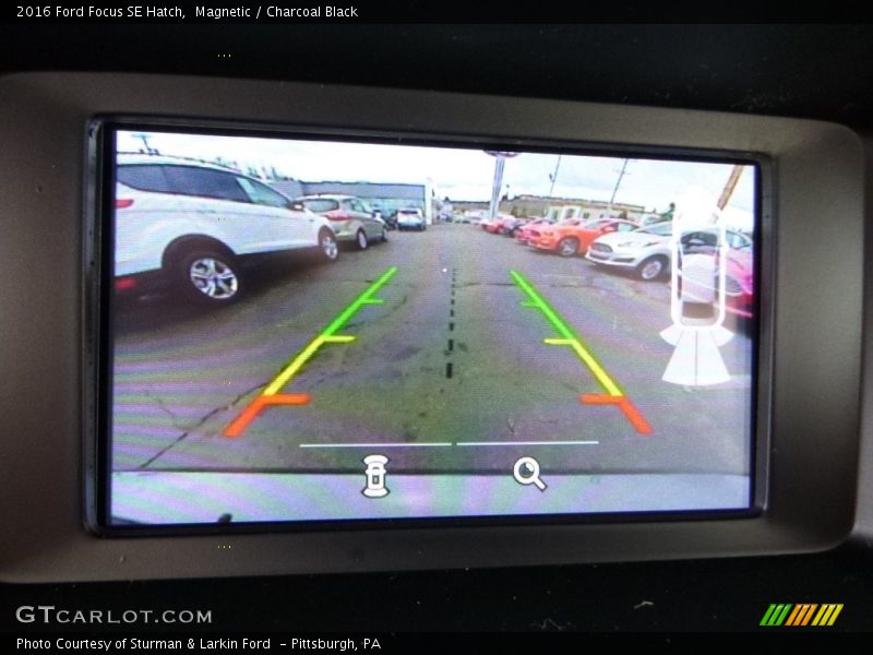 Magnetic / Charcoal Black 2016 Ford Focus SE Hatch
