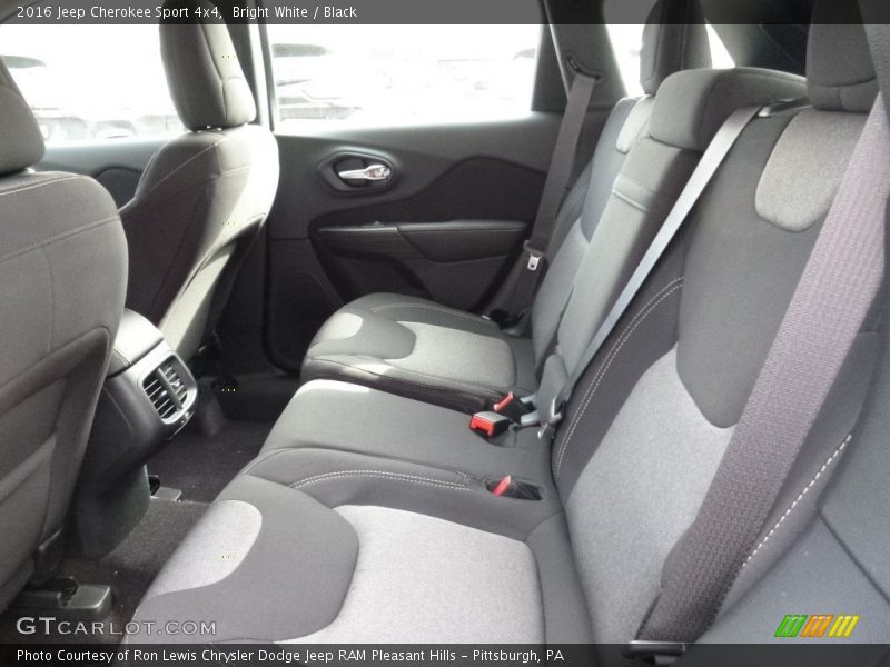 Bright White / Black 2016 Jeep Cherokee Sport 4x4