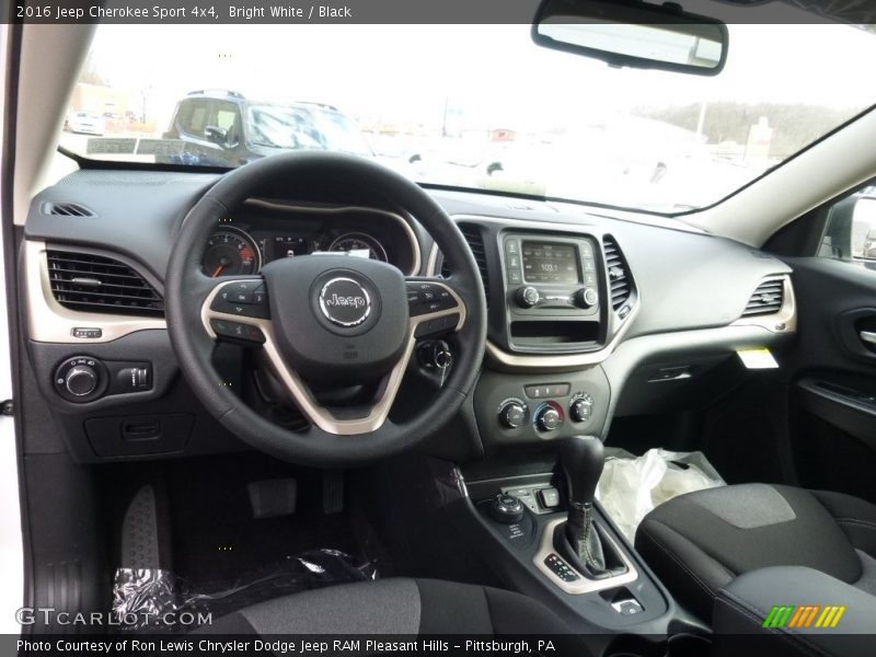 Bright White / Black 2016 Jeep Cherokee Sport 4x4