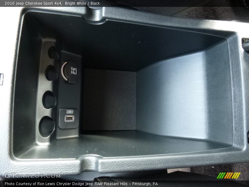 Bright White / Black 2016 Jeep Cherokee Sport 4x4