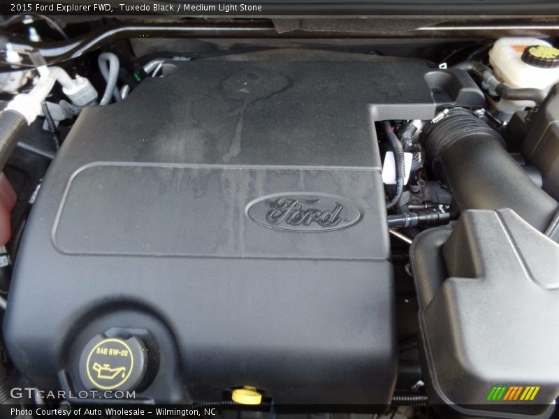 Tuxedo Black / Medium Light Stone 2015 Ford Explorer FWD