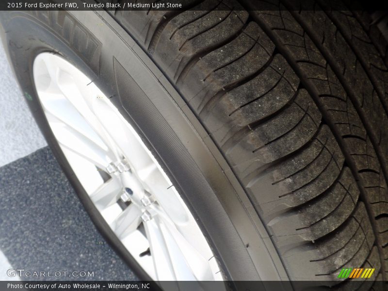 Tuxedo Black / Medium Light Stone 2015 Ford Explorer FWD