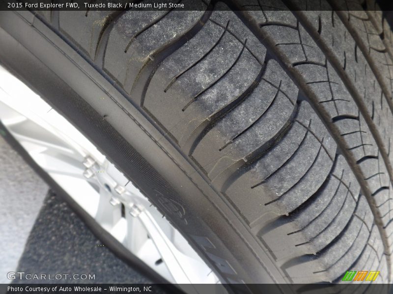 Tuxedo Black / Medium Light Stone 2015 Ford Explorer FWD