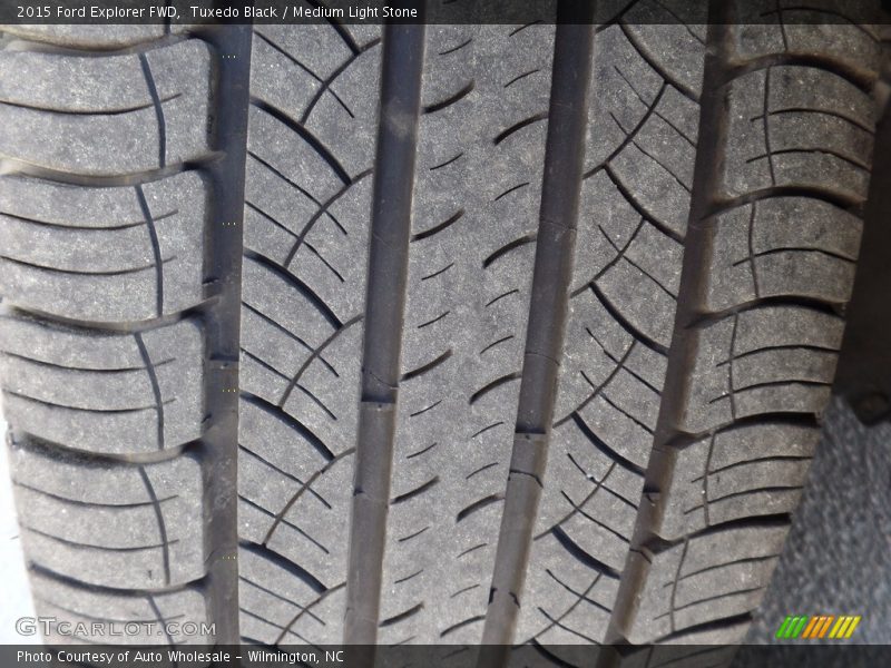 Tuxedo Black / Medium Light Stone 2015 Ford Explorer FWD