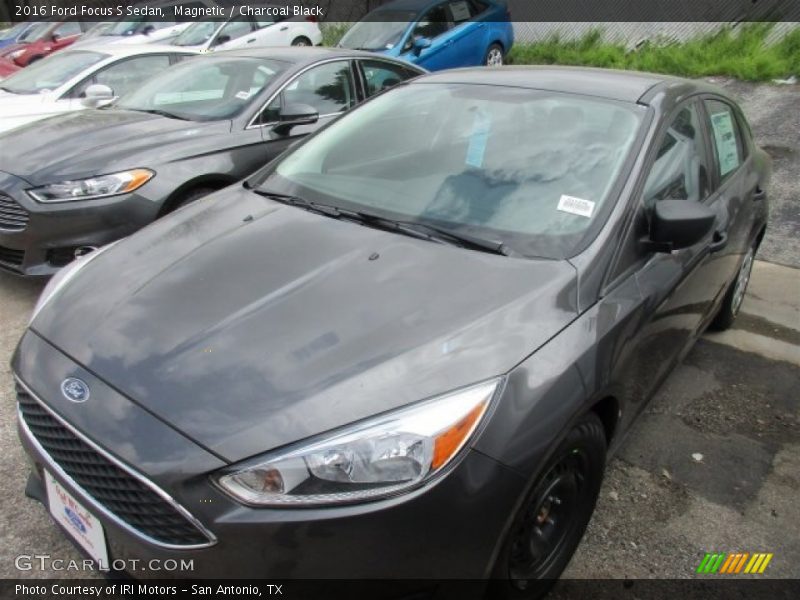 Magnetic / Charcoal Black 2016 Ford Focus S Sedan