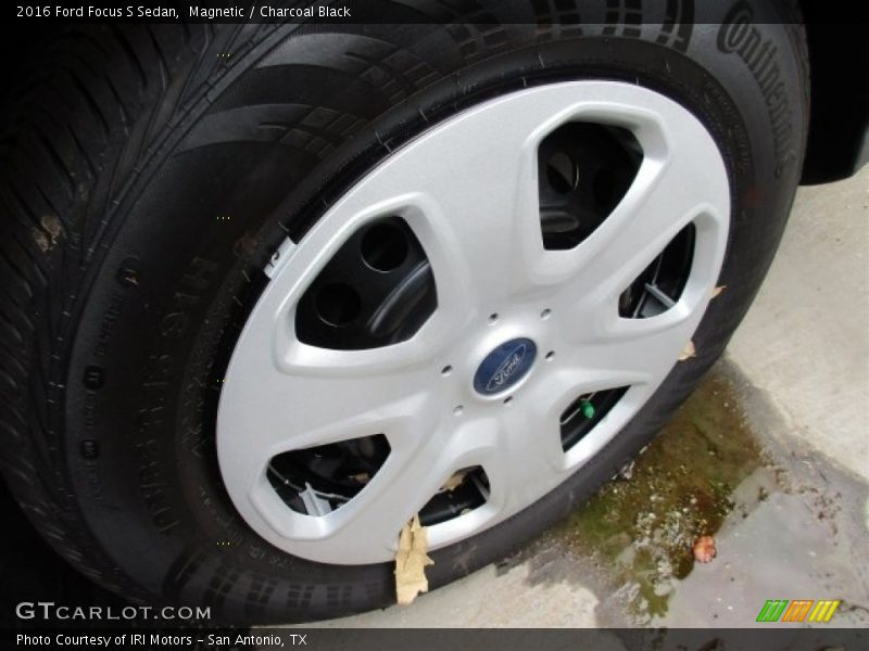 Magnetic / Charcoal Black 2016 Ford Focus S Sedan