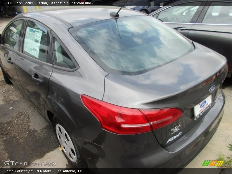 Magnetic / Charcoal Black 2016 Ford Focus S Sedan