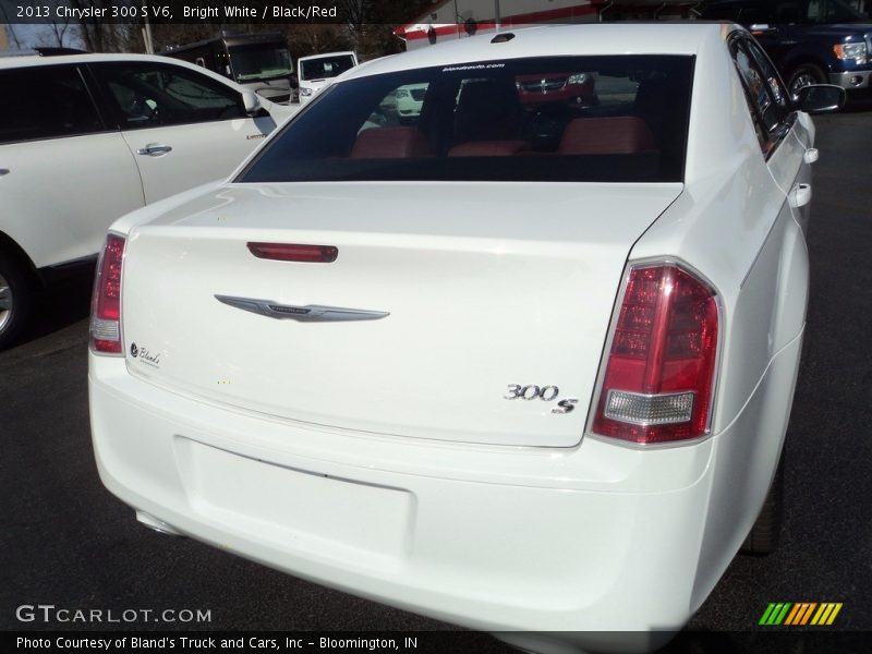 Bright White / Black/Red 2013 Chrysler 300 S V6