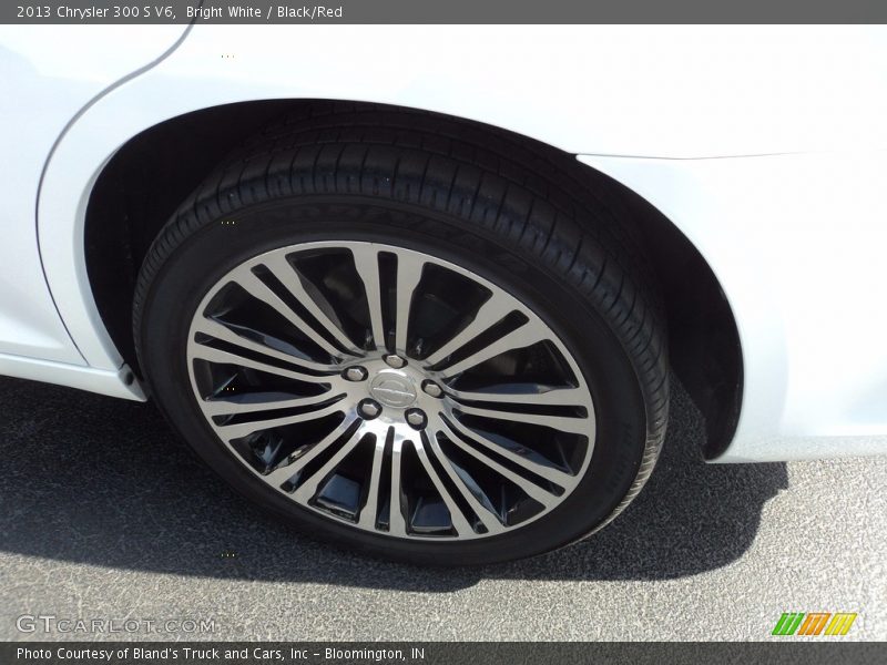 Bright White / Black/Red 2013 Chrysler 300 S V6