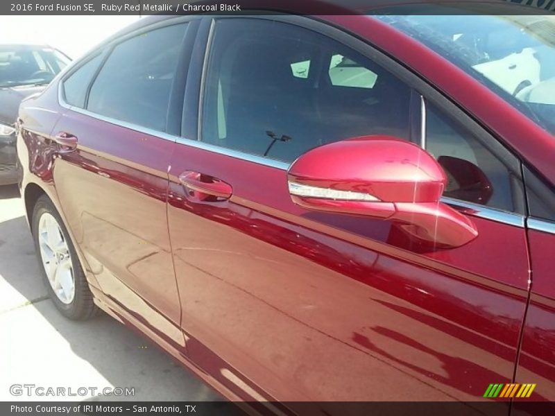 Ruby Red Metallic / Charcoal Black 2016 Ford Fusion SE