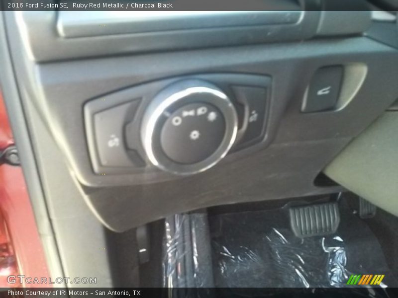 Ruby Red Metallic / Charcoal Black 2016 Ford Fusion SE