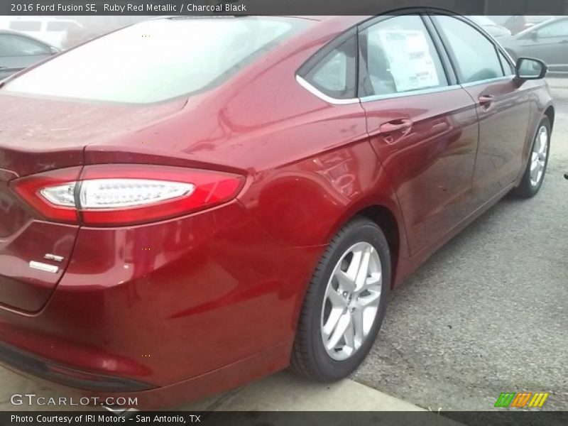 Ruby Red Metallic / Charcoal Black 2016 Ford Fusion SE
