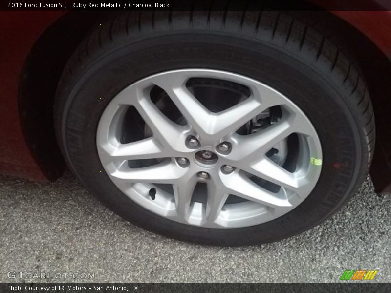 Ruby Red Metallic / Charcoal Black 2016 Ford Fusion SE
