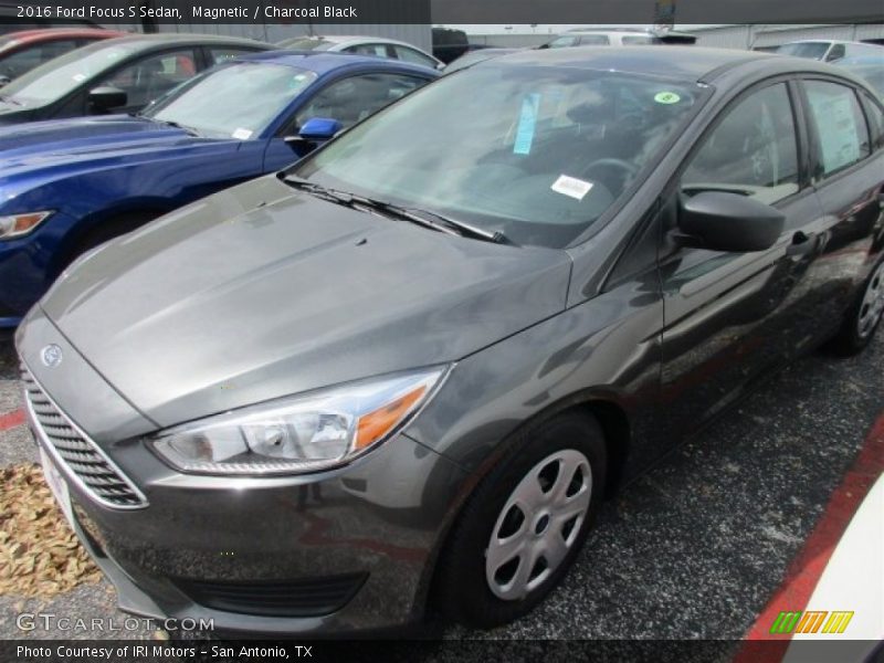 Magnetic / Charcoal Black 2016 Ford Focus S Sedan