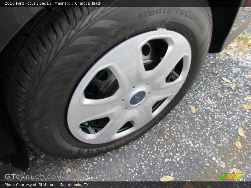 Magnetic / Charcoal Black 2016 Ford Focus S Sedan