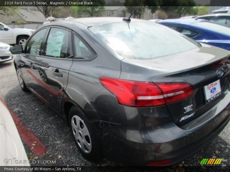 Magnetic / Charcoal Black 2016 Ford Focus S Sedan