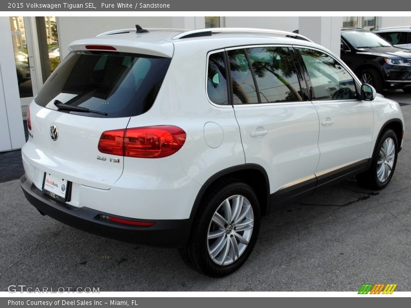 Pure White / Sandstone 2015 Volkswagen Tiguan SEL