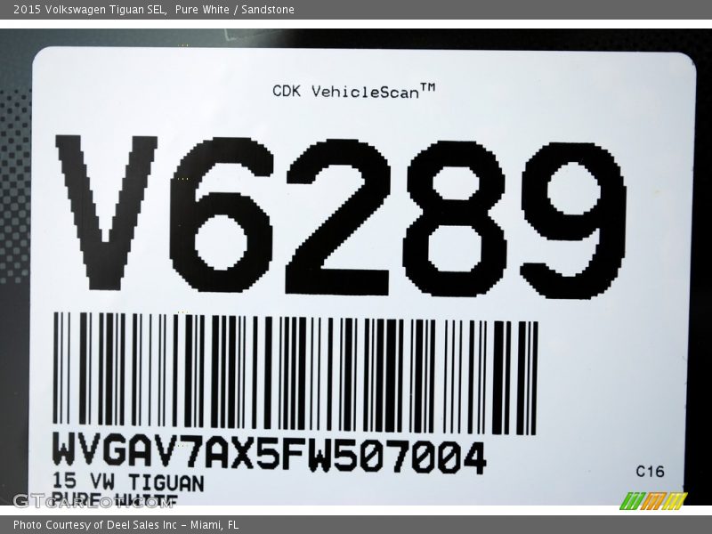Pure White / Sandstone 2015 Volkswagen Tiguan SEL